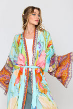 Load image into Gallery viewer, STUNNING KIMONO