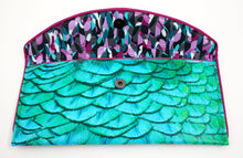Load image into Gallery viewer, Peacock Clutch